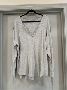 American Eagle Outfitters Light Gray Waffle Henley Long Sleeve Top